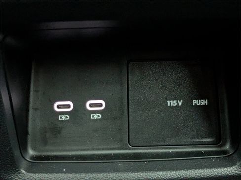 Used 2025 Volkswagen Atlas SE w/ Panoramic Sunroof Package image 17