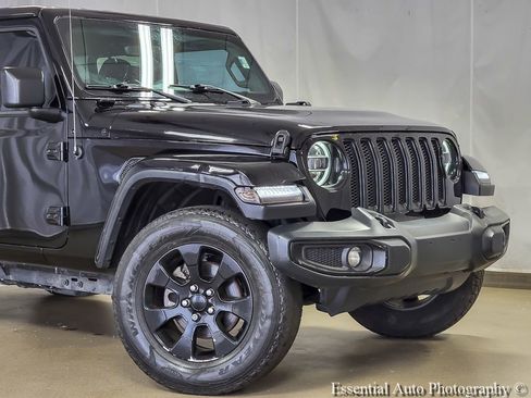 Used 2018 Jeep Wrangler Unlimited Sahara AWD/4WD image 2