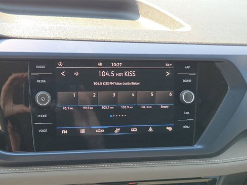 Used 2024 Volkswagen Taos SE image 10