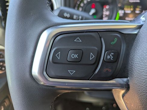 Used 2025 Jeep Wrangler Sahara AWD/4WD image 17