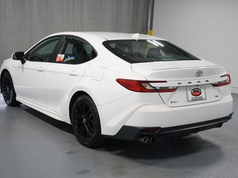 Used 2025 Toyota Camry SE FWD image 6