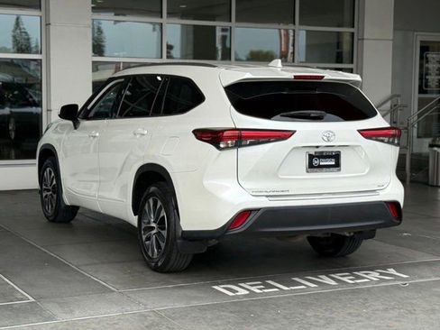 Certified 2020 Toyota Highlander XLE image 13