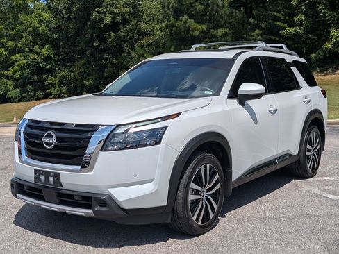 Used 2025 Nissan Pathfinder Platinum w/ Cargo Package FWD image 5