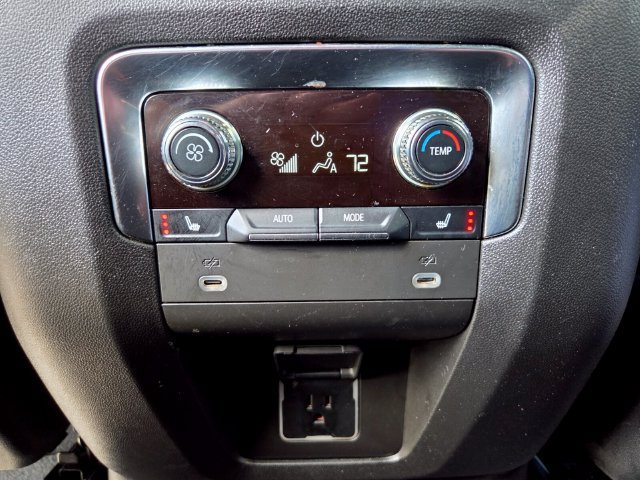 Used 2023 GMC Yukon AT4 w/ Technology Package AWD/4WD image 17