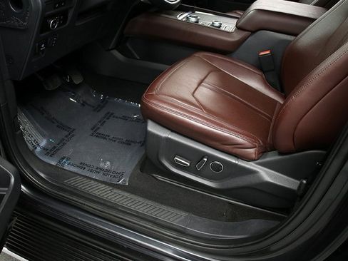 Used 2023 Ford Expedition Limited image 25