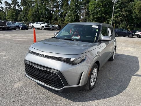 Used 2023 Kia Soul LX FWD image 4