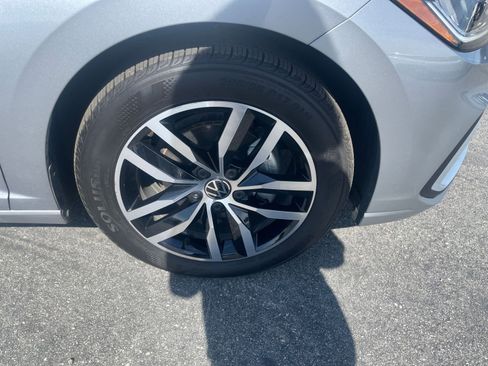 Used 2025 Volkswagen Jetta SE image 31