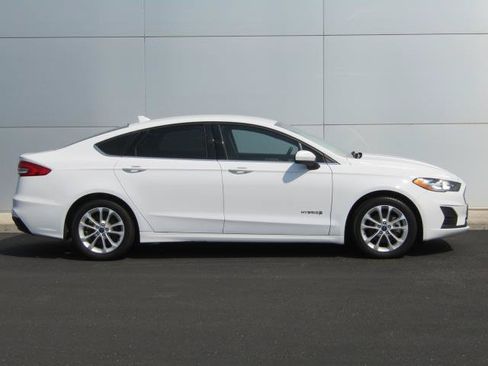 Certified 2019 Ford Fusion SE FWD image 3