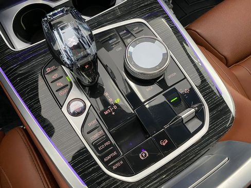 Used 2022 BMW X7 M50i w/ Dynamic Handling Package image 18