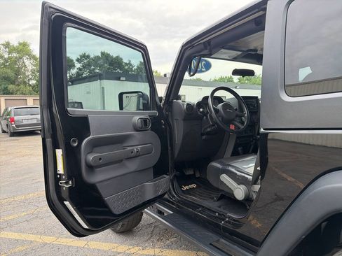 Used 2009 Jeep Wrangler Rubicon w/ Dual Top Group AWD/4WD image 17