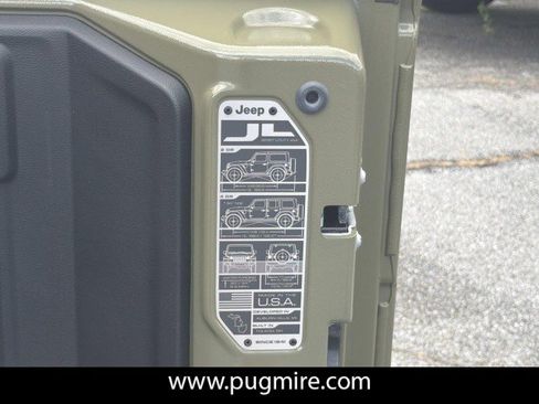 Used 2025 Jeep Wrangler Sport AWD/4WD image 17