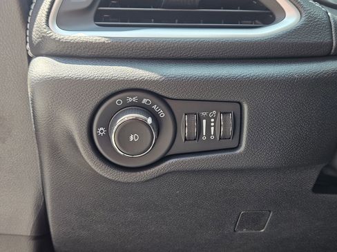 New 2026 Chrysler Pacifica Select image 17