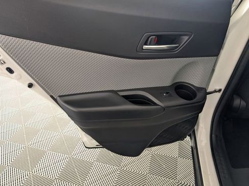 Used 2019 Toyota C-HR XLE FWD image 25