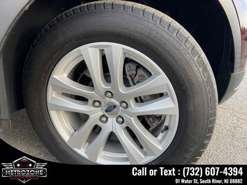 Used 2018 Ford Explorer XLT w/ Equipment Group 202A AWD/4WD image 26