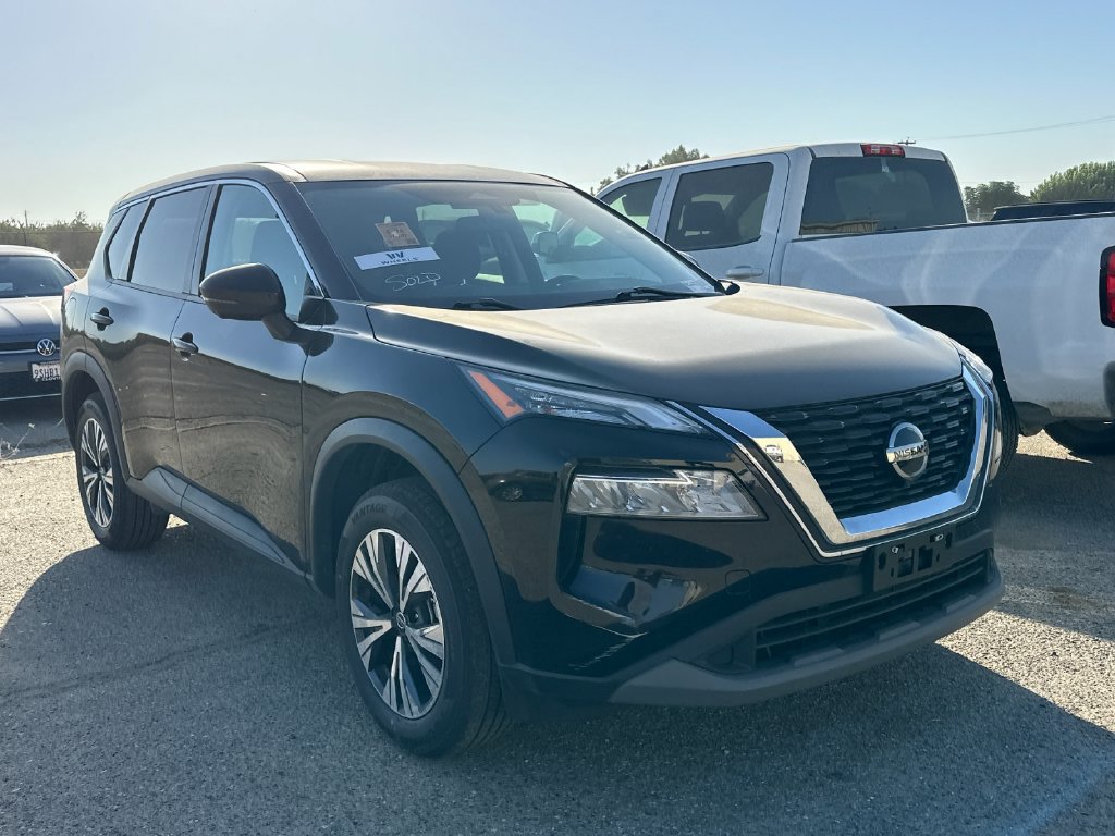 Used 2021 Nissan Rogue SV FWD image 2