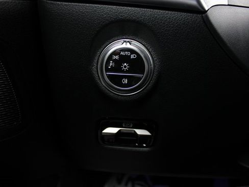 New 2025 Mercedes-Benz C 300 4MATIC Sedan image 25