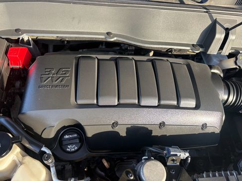 Used 2015 GMC Acadia SLE FWD image 27