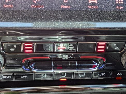 New 2025 Jeep Grand Cherokee Limited w/ Black Appearance Package image 25