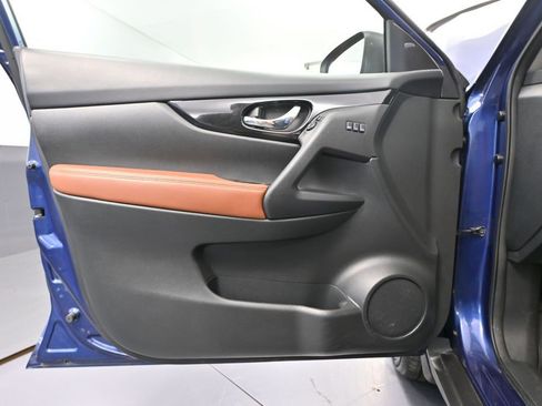 Used 2018 Nissan Rogue AWD image 16