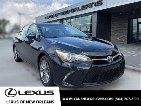 Used 2015 Toyota Camry SE image 1