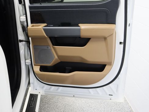 Used 2024 Ford F250 Lariat w/ Chrome Package image 37