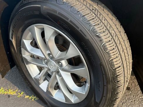 Used 2020 Hyundai Santa Fe SE image 33