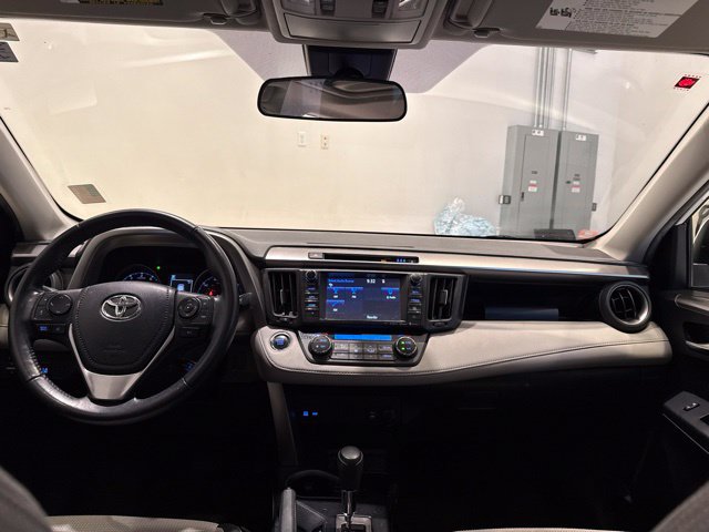 Used 2017 Toyota RAV4 XLE AWD/4WD image 5