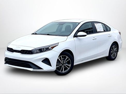 Used 2024 Kia Forte LXS FWD image 2