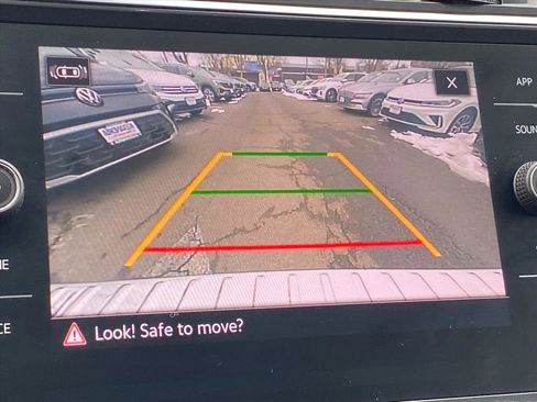 Certified 2023 Volkswagen Tiguan SE w/ Panoramic Sunroof Package image 16