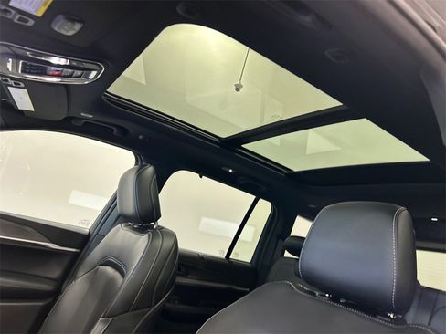 New 2025 Jeep Grand Cherokee Limited w/ Luxury Tech Group II image 26