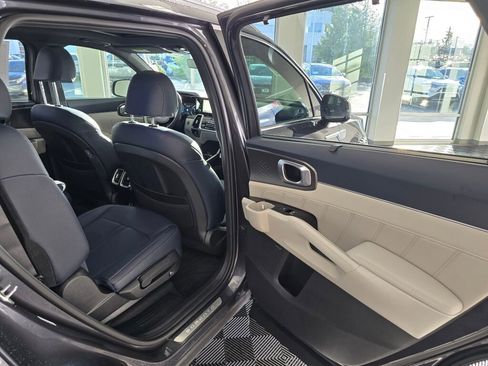Used 2023 Kia Sorento SX Prestige image 38
