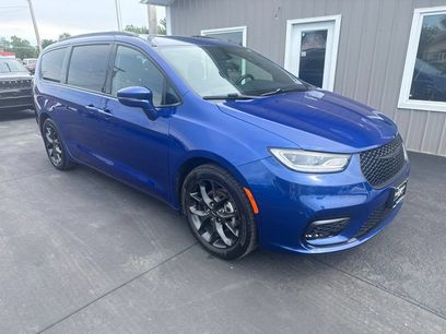 Used 2021 Chrysler Pacifica Touring w/ S Appearance Package