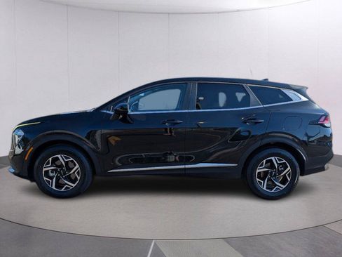 Used 2023 Kia Sportage LX FWD image 2