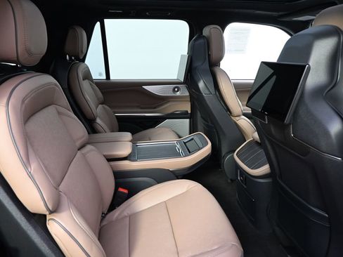 New 2026 Lincoln Navigator Black Label AWD/4WD image 18