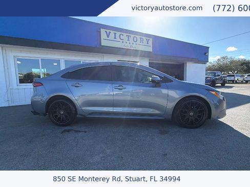 Used 2020 Toyota Corolla LE image 2