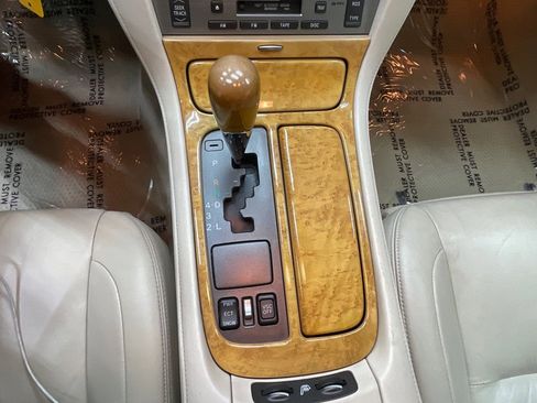 Used 2004 Lexus SC 430 Convertible RWD image 24