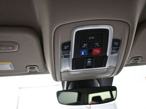 Used 2022 RAM 1500 Laramie AWD/4WD image 12