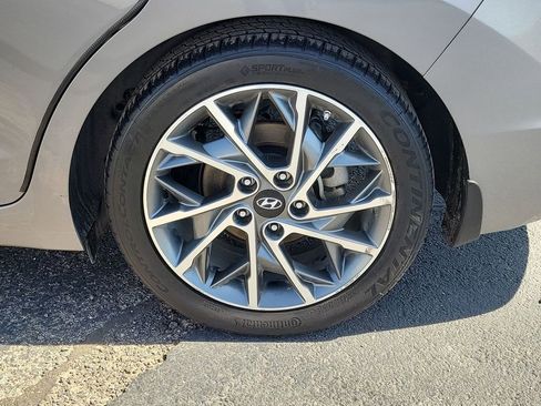Used 2020 Hyundai Elantra Limited FWD image 11