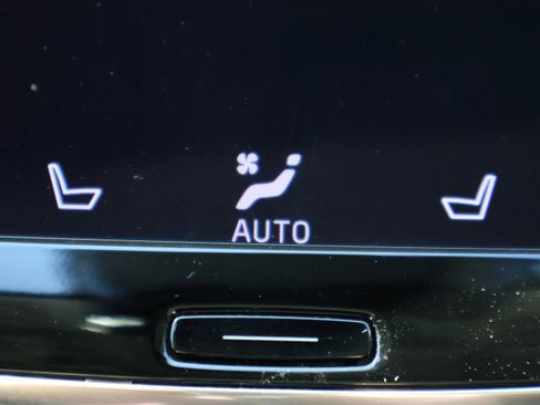 Used 2022 Volvo XC90 T6 Momentum w/ Advanced Package image 28