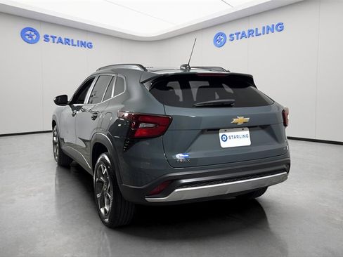 Certified 2025 Chevrolet Trax LT w/ Driver Confidence Package image 6