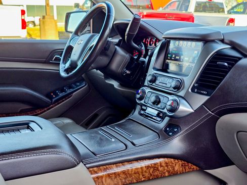 Used 2019 Chevrolet Suburban Premier image 22