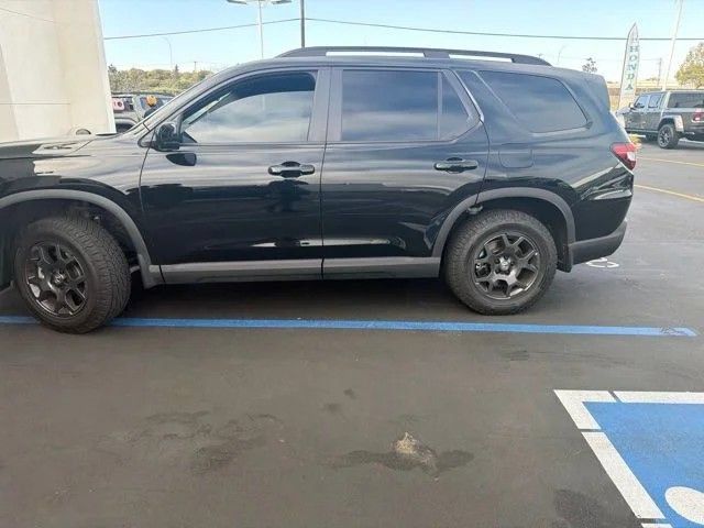 Certified 2025 Honda Pilot TrailSport image 10
