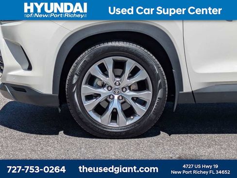 Used 2024 Toyota Grand Highlander Limited image 10