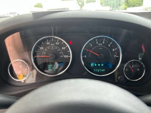Used 2018 Jeep Wrangler Unlimited Sahara w/ Connectivity Group AWD/4WD image 15