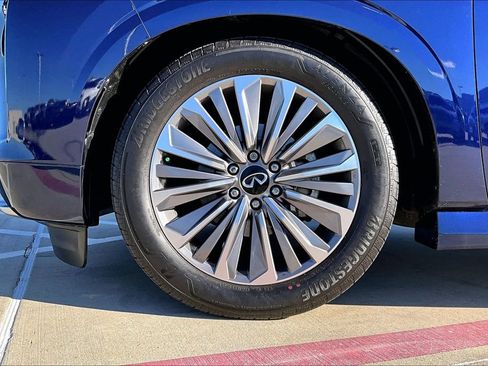 Certified 2025 INFINITI QX80 Luxe image 12