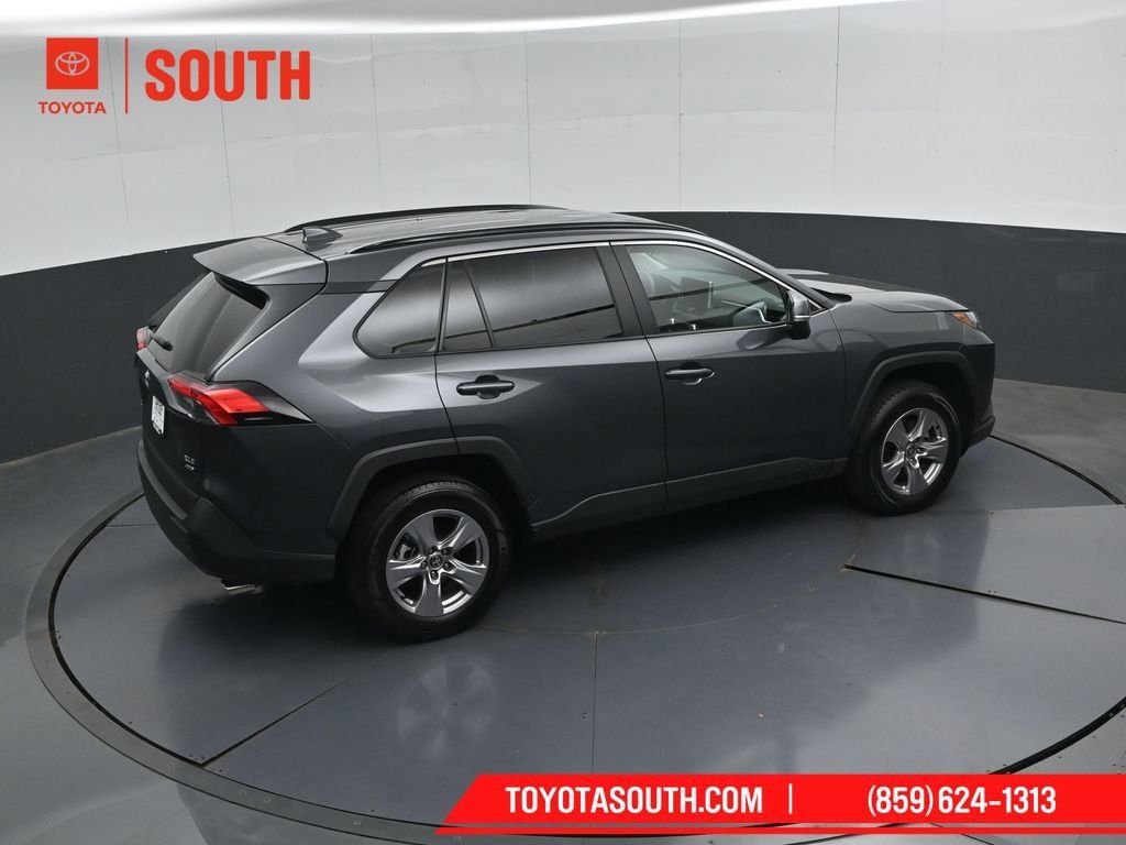 Used 2025 Toyota RAV4 XLE AWD/4WD image 44