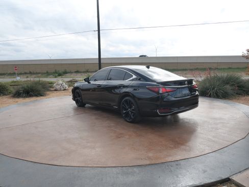 Used 2022 Lexus ES 300h F Sport image 4