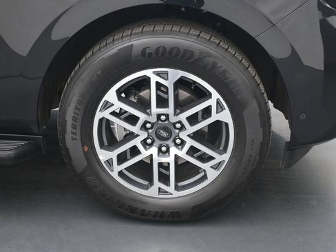 Used 2025 Ford Expedition Active RWD image 25