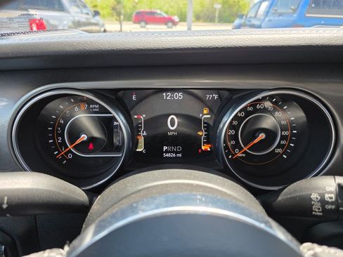 Used 2018 Jeep Wrangler Unlimited Sahara w/ Cold Weather Group AWD/4WD image 29