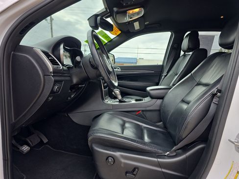 Used 2019 Jeep Grand Cherokee Limited image 9